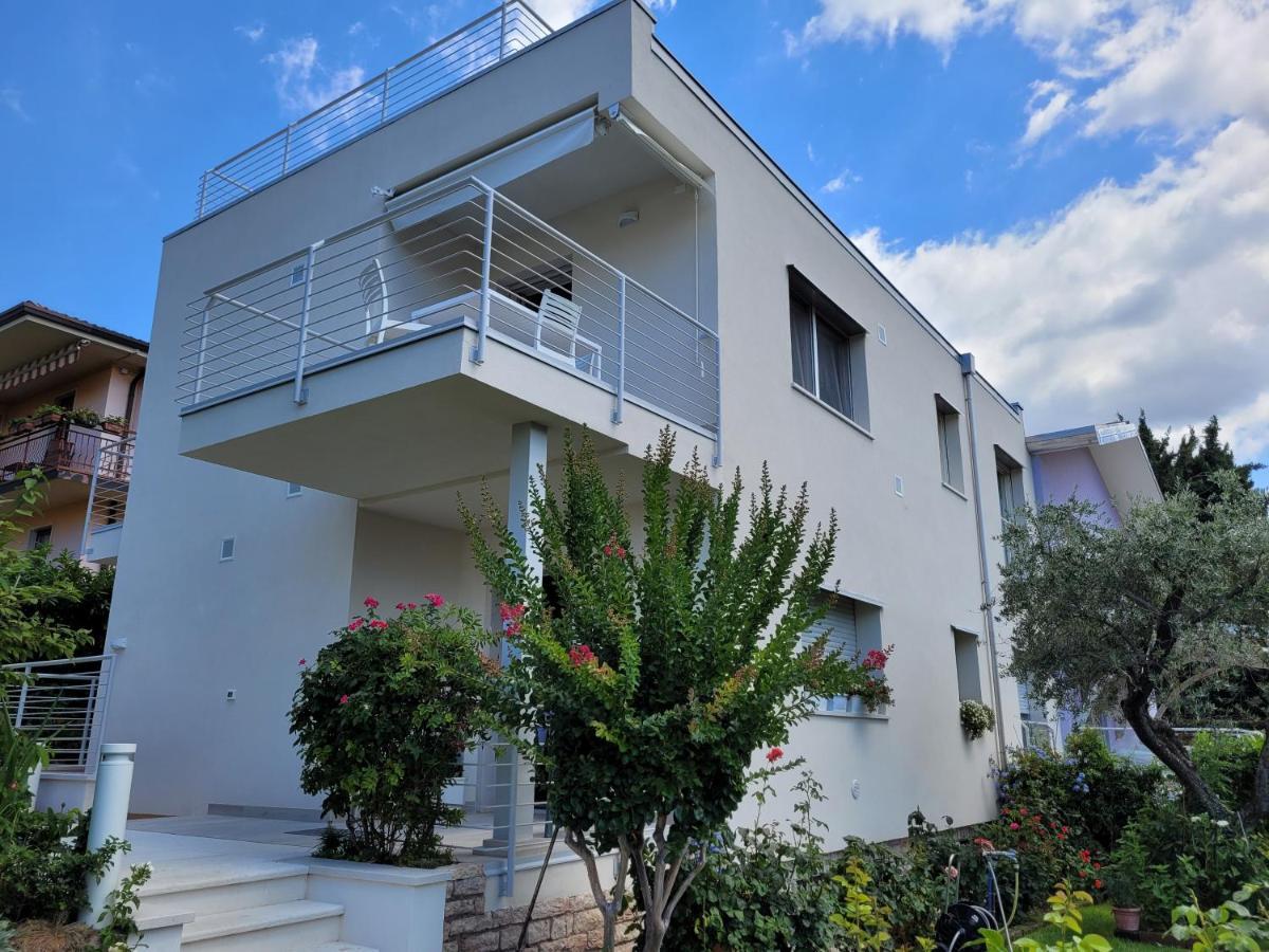 Garda View - Nuovo Appartamento Con Solarium Vista Lago Zewnętrze zdjęcie