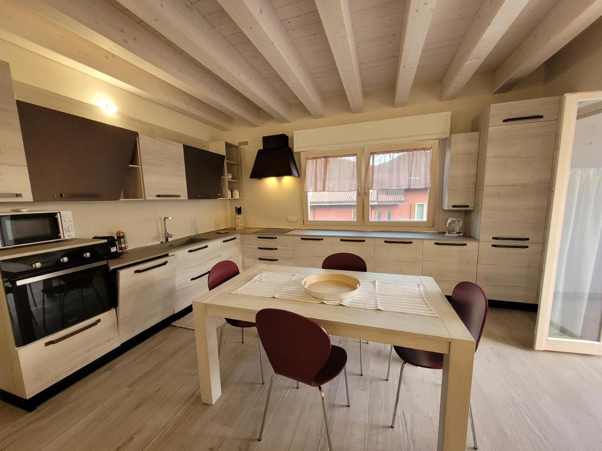 Garda View - Nuovo Appartamento Con Solarium Vista Lago Zewnętrze zdjęcie