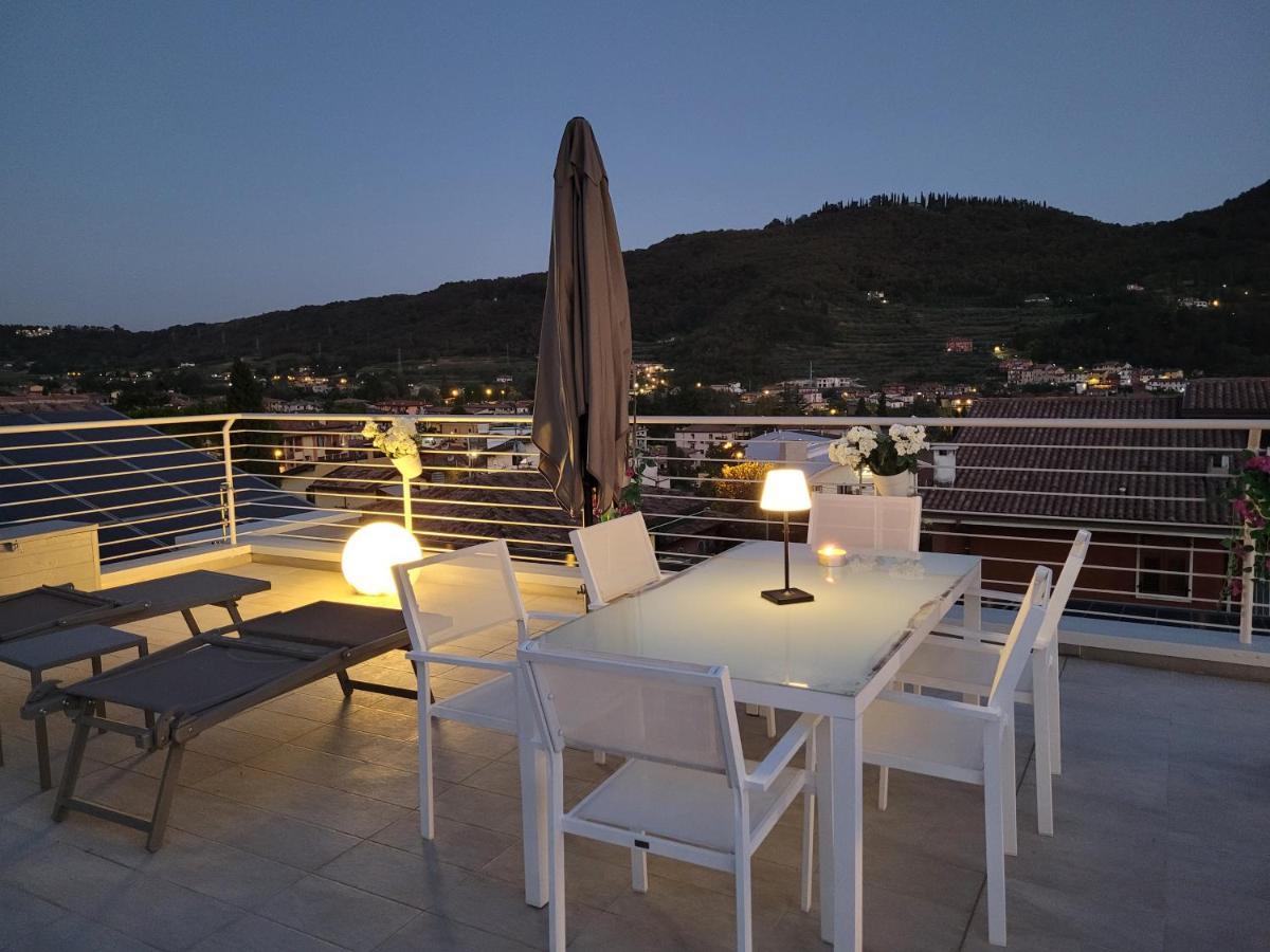Garda View - Nuovo Appartamento Con Solarium Vista Lago Zewnętrze zdjęcie