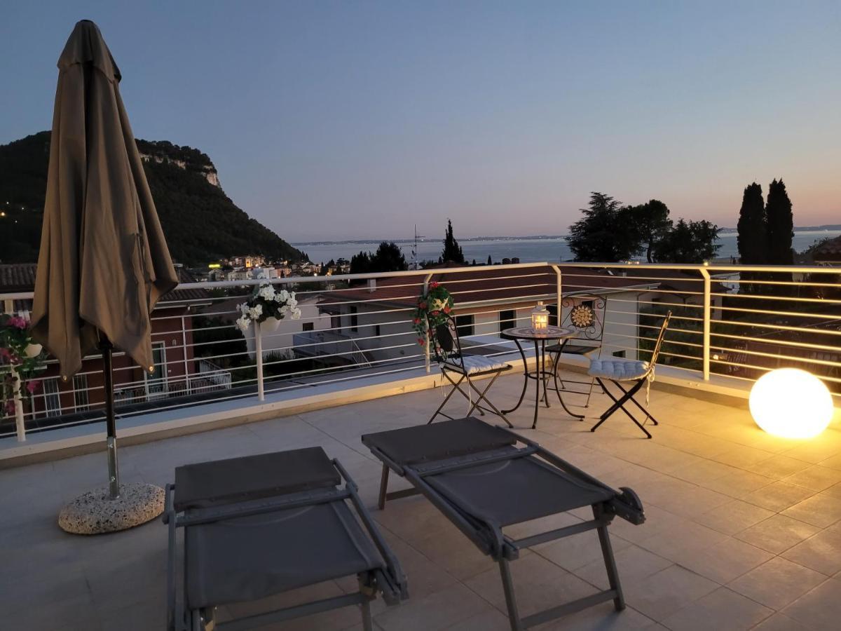 Garda View - Nuovo Appartamento Con Solarium Vista Lago Zewnętrze zdjęcie