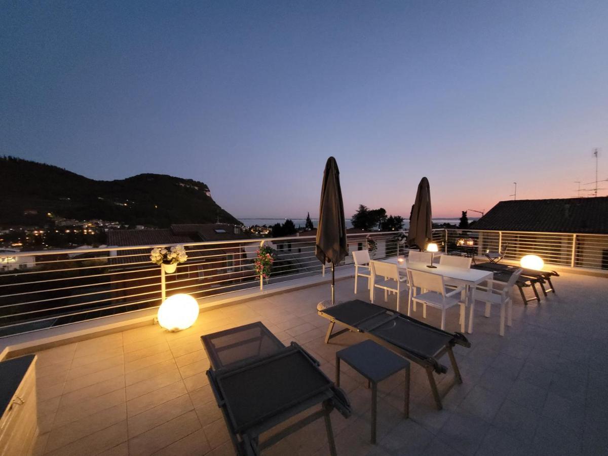 Garda View - Nuovo Appartamento Con Solarium Vista Lago Zewnętrze zdjęcie