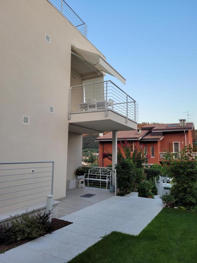 Garda View - Nuovo Appartamento Con Solarium Vista Lago Zewnętrze zdjęcie