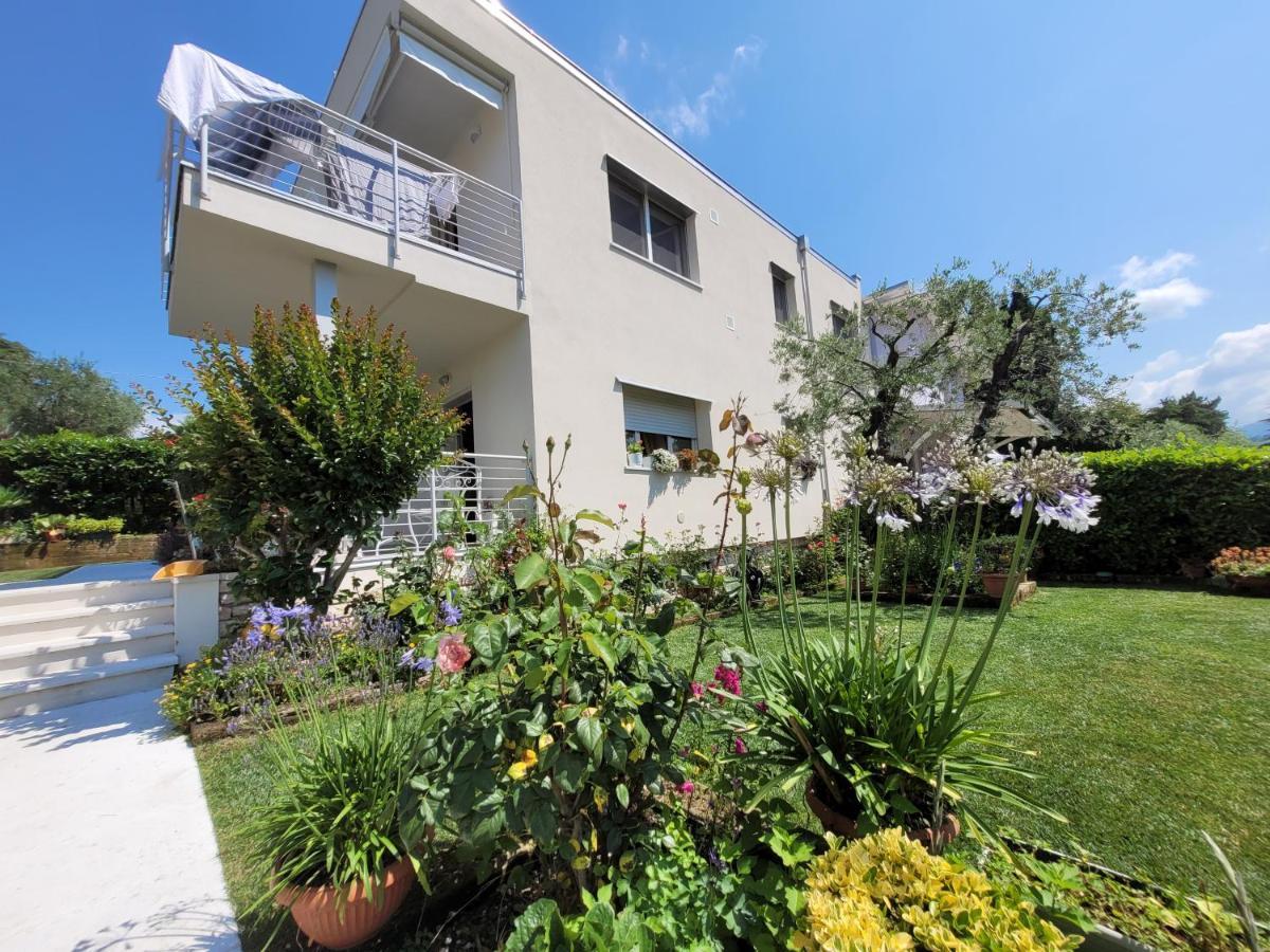 Garda View - Nuovo Appartamento Con Solarium Vista Lago Zewnętrze zdjęcie