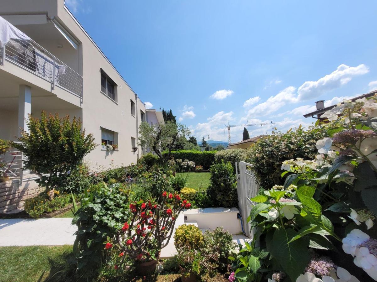 Garda View - Nuovo Appartamento Con Solarium Vista Lago Zewnętrze zdjęcie