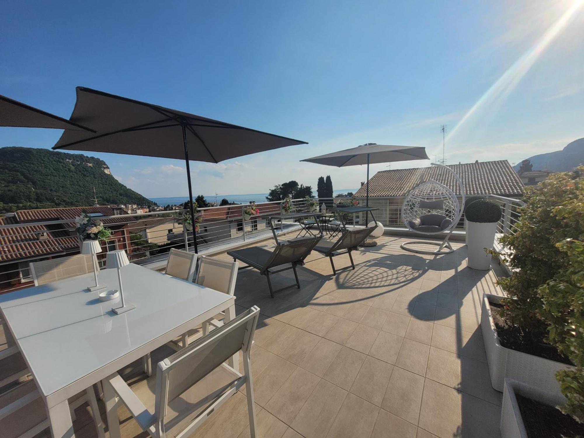 Garda View - Nuovo Appartamento Con Solarium Vista Lago Zewnętrze zdjęcie